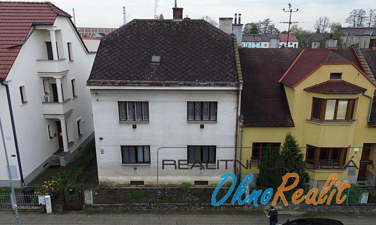 Prodej rodinného domu 180 m², pozemek 286 m² - foto 2