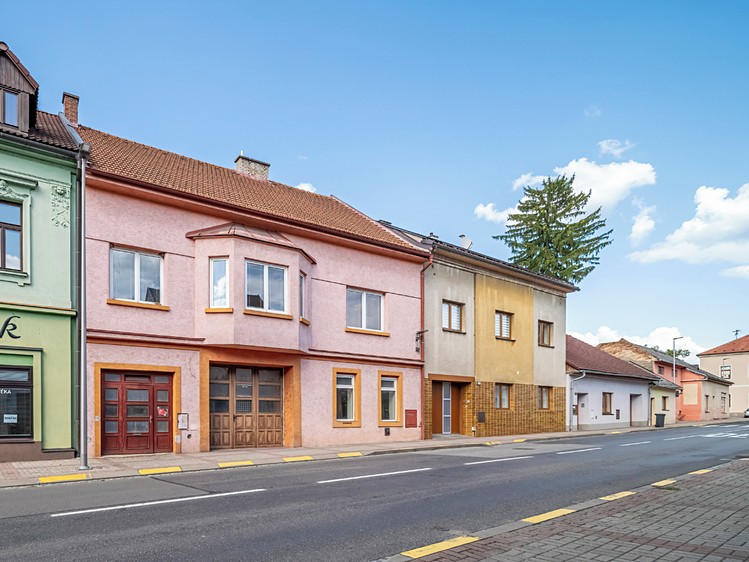 Prodej rodinného domu 280 m², pozemek 499 m² - foto 3