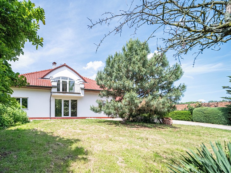 Prodej rodinného domu 250 m², pozemek 2 545 m² - foto 1