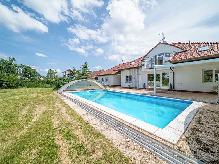 Prodej rodinného domu 250 m², pozemek 2 545 m² - foto 2