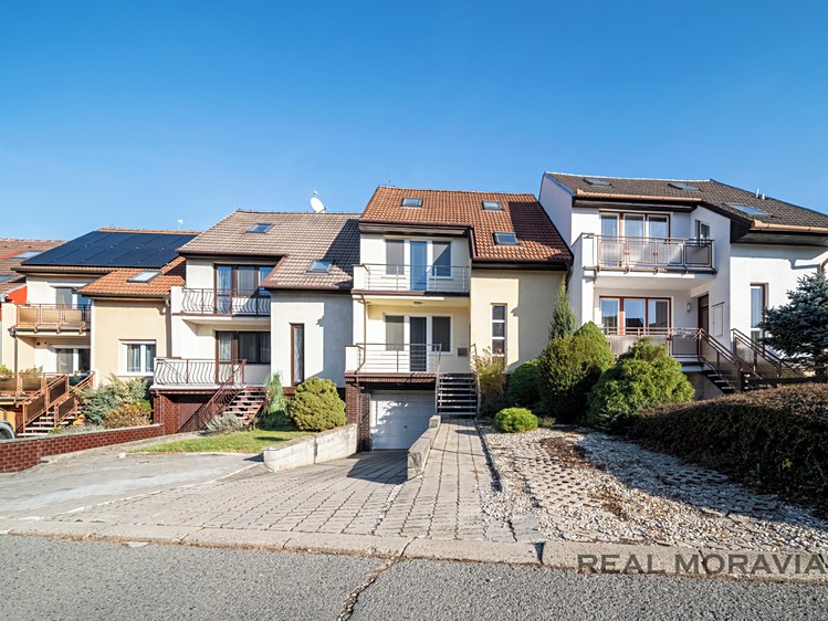Prodej rodinného domu 205 m², pozemek 260 m² - foto 1