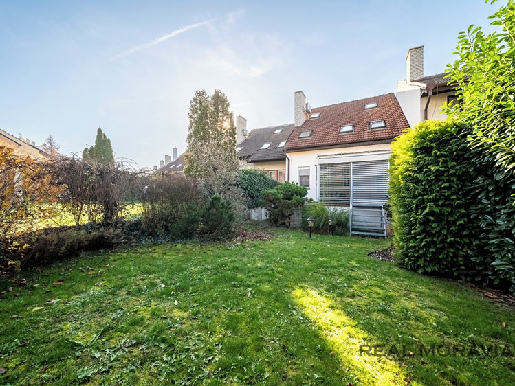 Prodej rodinného domu 205 m², pozemek 260 m² - foto 6