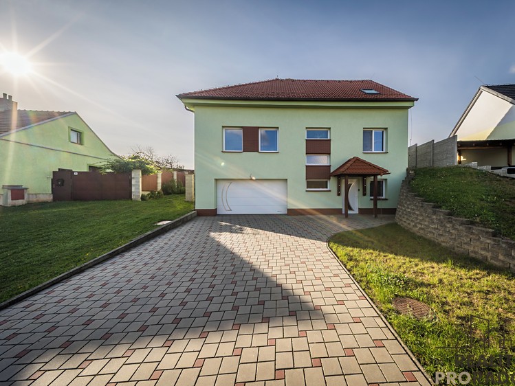 Prodej  rodinného domu 205 m², pozemek 834 m² - foto 3