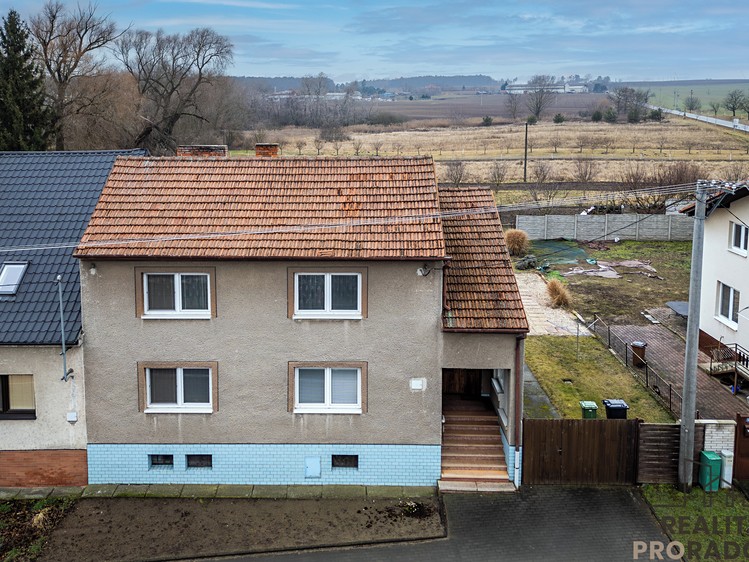 Prodej rodinného domu 140 m², pozemek 620 m² - foto 2