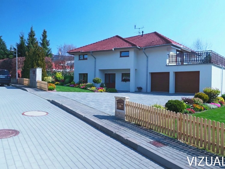 Prodej rodinného domu 285 m², pozemek 1 545 m² - foto 2