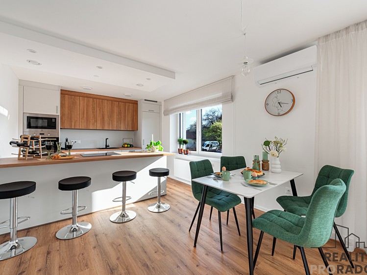 Prodej vily 229 m², pozemek 766 m² - foto 3