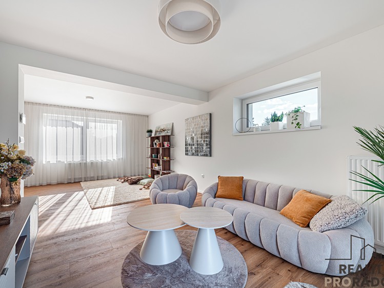 Prodej vily 229 m², pozemek 766 m² - foto 2