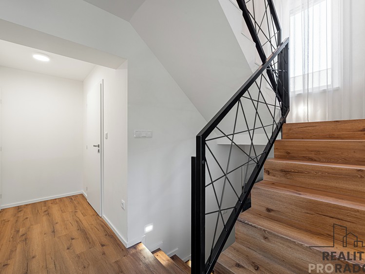 Prodej vily 229 m², pozemek 766 m² - foto 7