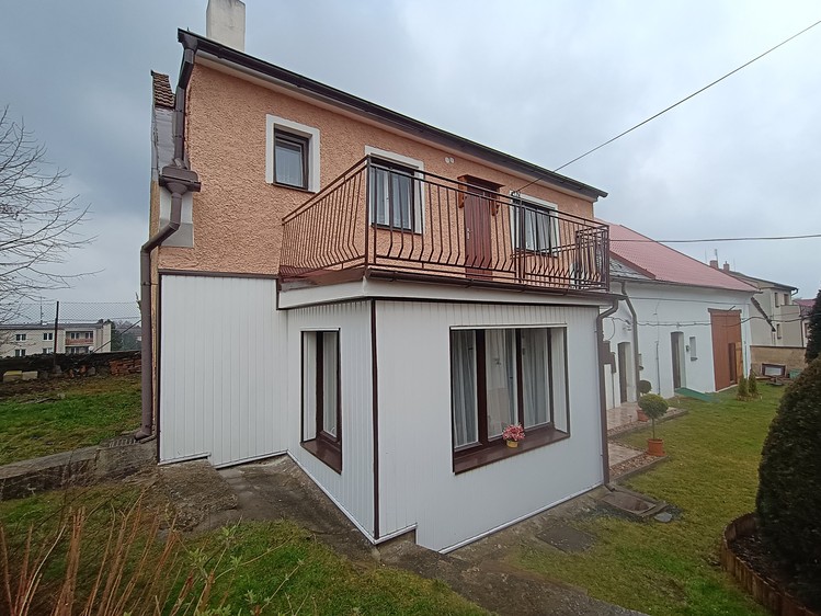 Prodej rodinného domu 200 m², pozemek 852 m² - foto 1