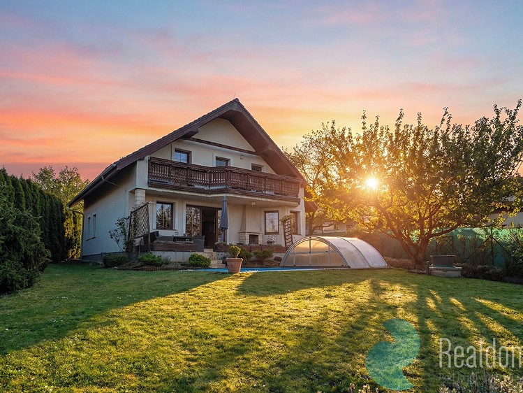 Prodej rodinného domu 174 m², pozemek 811 m² - foto 1