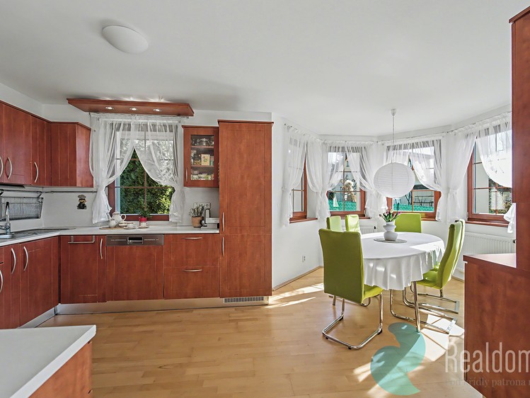 Prodej rodinného domu 174 m², pozemek 811 m² - foto 7