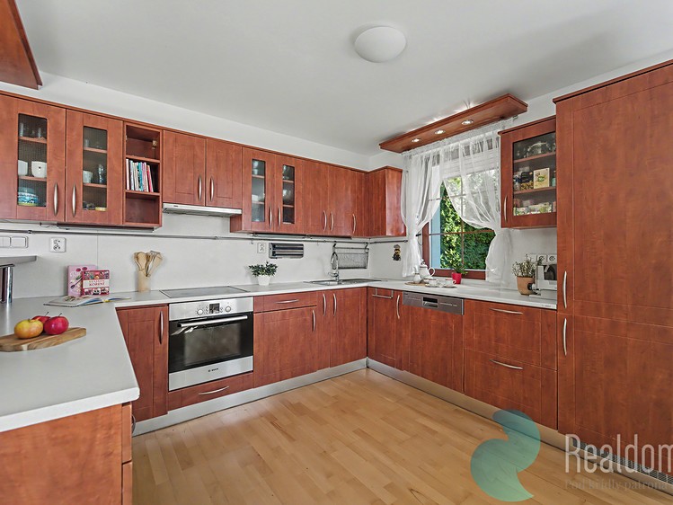 Prodej rodinného domu 174 m², pozemek 811 m² - foto 8