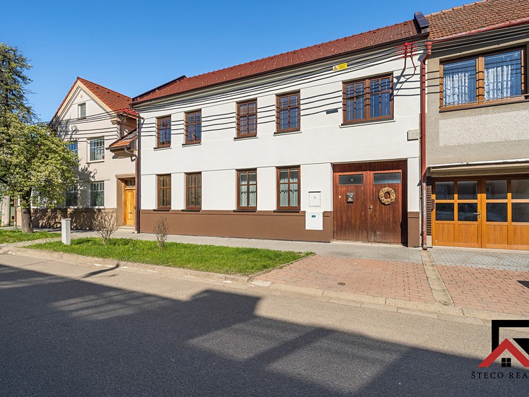 Prodej rodinného domu 174 m², pozemek 339 m² - foto 1