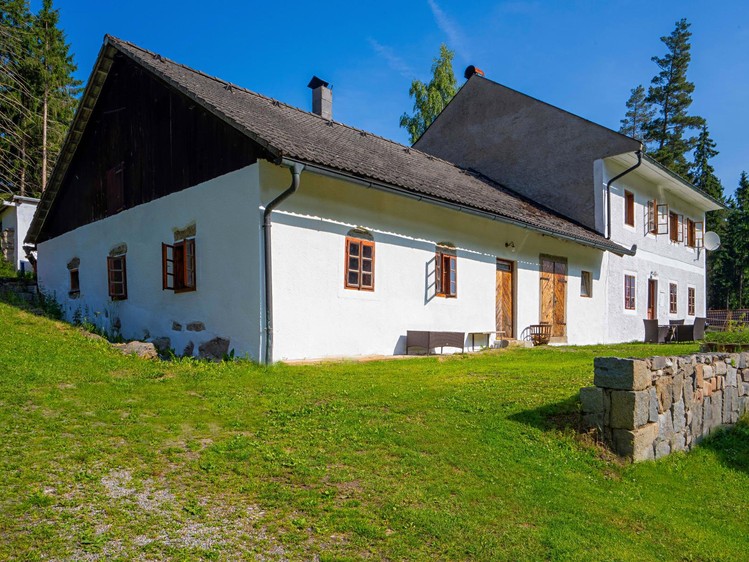Prodej rodinného domu 419 m², pozemek 1 761 m² - foto 2