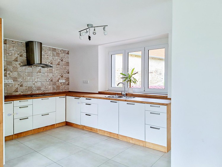 Prodej rodinného domu 162 m², pozemek 735 m² - foto 3