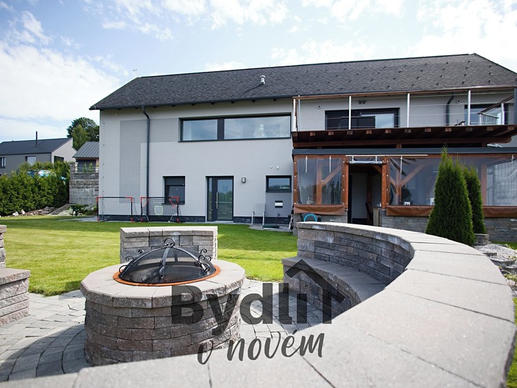 Prodej rodinného domu 226 m², pozemek 1 913 m² - foto 1