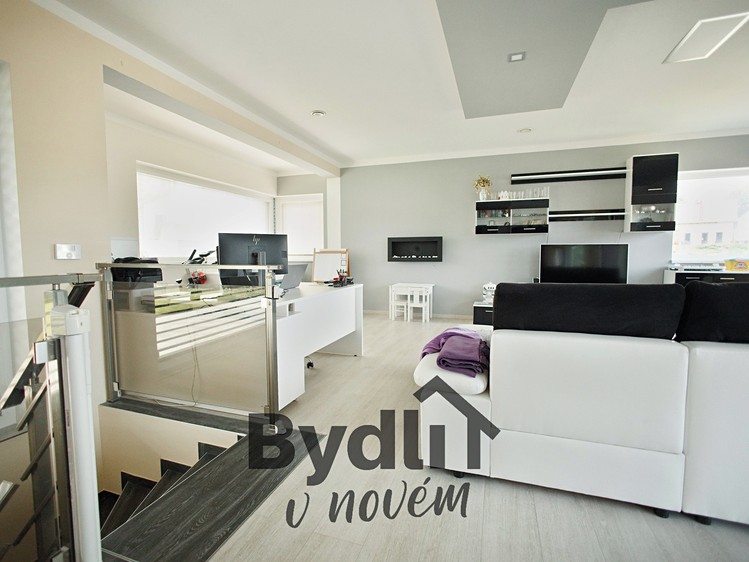 Prodej rodinného domu 226 m², pozemek 1 913 m² - foto 8