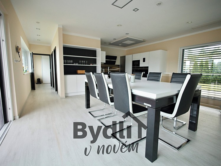 Prodej rodinného domu 226 m², pozemek 1 913 m² - foto 7