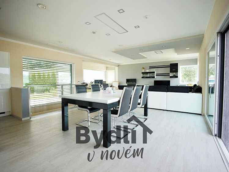 Prodej rodinného domu 226 m², pozemek 1 913 m² - foto 6