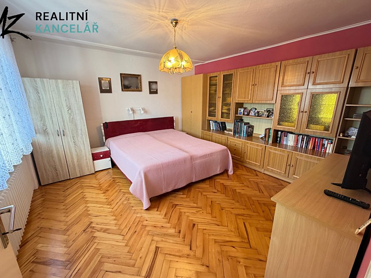 Prodej rodinného domu 300 m², pozemek 631 m² - foto 8