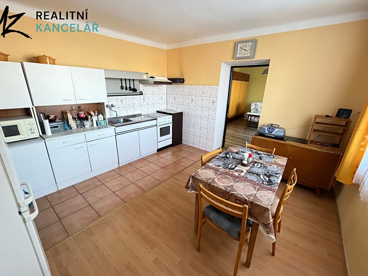 Prodej rodinného domu 140 m², pozemek 881 m² - foto 3
