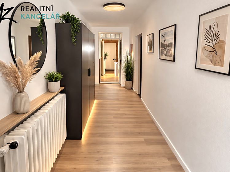 Prodej rodinného domu 140 m², pozemek 881 m² - foto 2