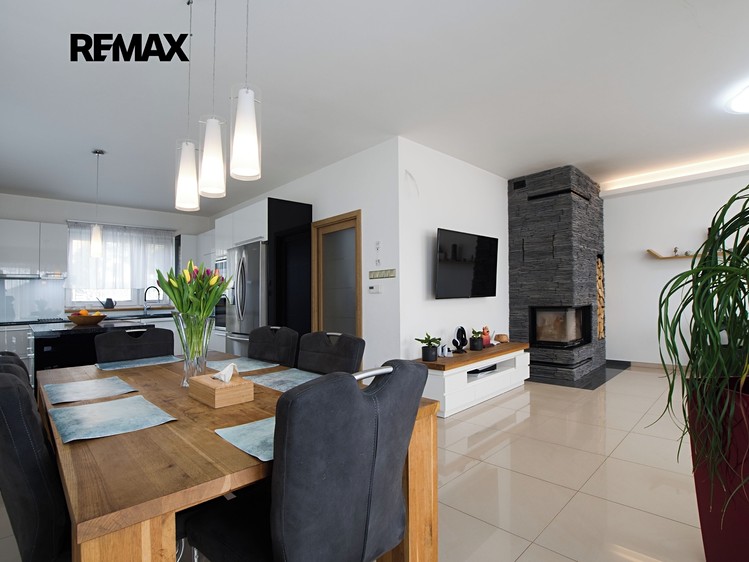 Prodej rodinného domu 177 m², pozemek 1 201 m² - foto 8
