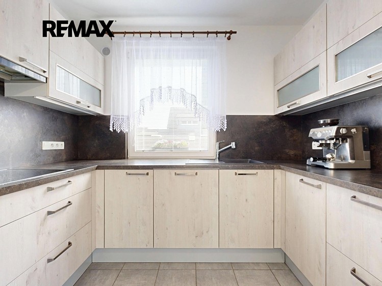Prodej rodinného domu 155 m², pozemek 643 m² - foto 2