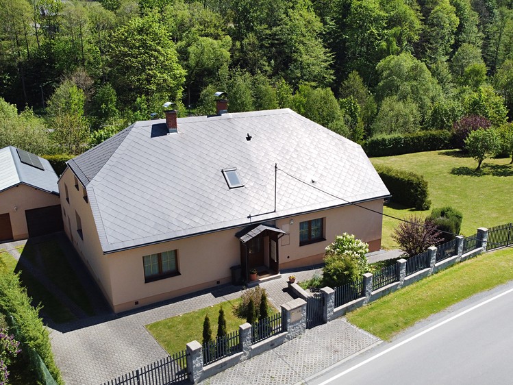 Prodej rodinného domu 299 m², pozemek 2 248 m² - foto 2