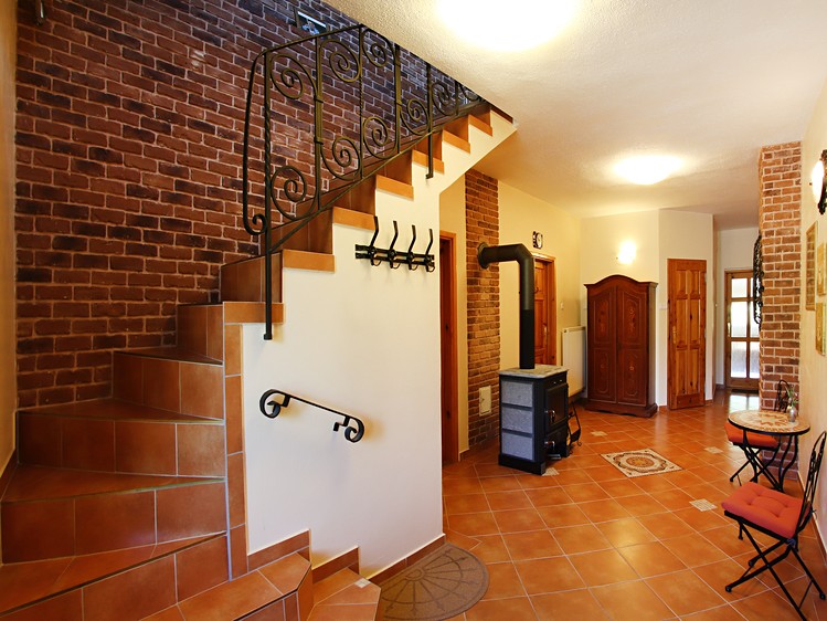 Prodej rodinného domu 299 m², pozemek 2 248 m² - foto 5