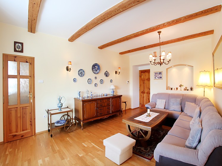 Prodej rodinného domu 299 m², pozemek 2 248 m² - foto 8