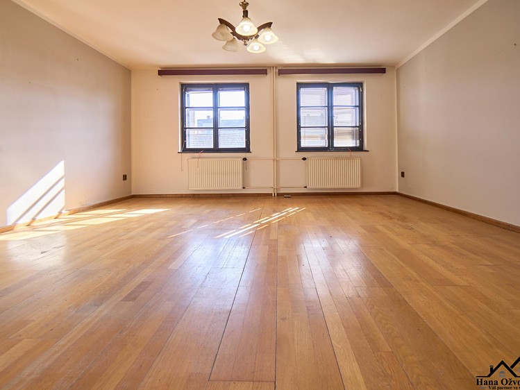 Prodej rodinného domu 242 m², pozemek 149 m² - foto 2