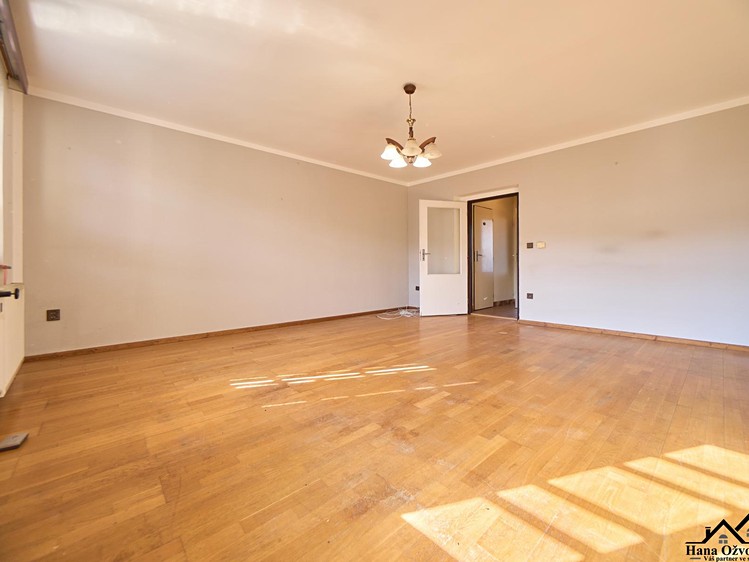 Prodej rodinného domu 242 m², pozemek 149 m² - foto 4