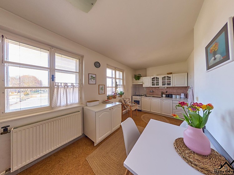 Prodej rodinného domu 242 m², pozemek 149 m² - foto 7