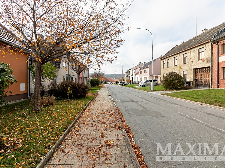 Prodej rodinného domu 200 m², pozemek 821 m² - foto 1