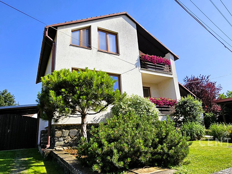 Prodej rodinného domu 200 m², pozemek 915 m² - foto 2