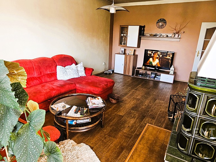 Prodej rodinného domu 200 m², pozemek 915 m² - foto 8