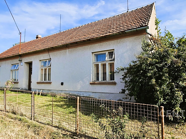 Prodej rodinného domu 110 m², pozemek 974 m² - foto 2