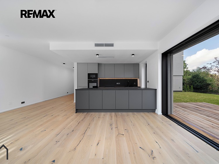 Prodej vícegeneračního domu 312 m², pozemek 980 m² - foto 6