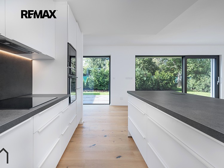 Prodej vícegeneračního domu 312 m², pozemek 980 m² - foto 5