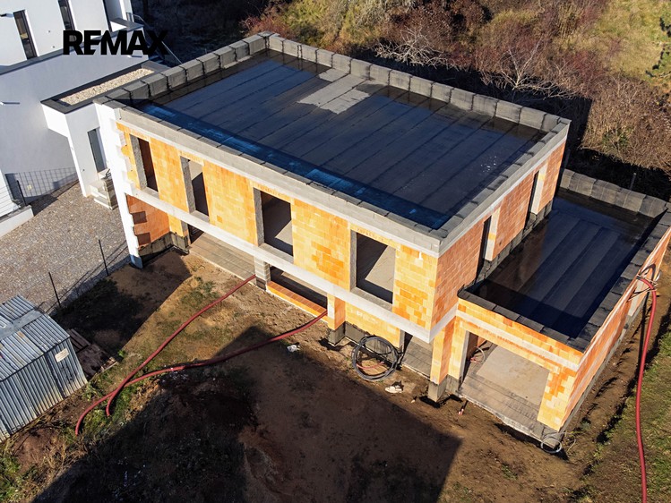 Prodej rodinného domu 199 m², pozemek 505 m² - foto 2