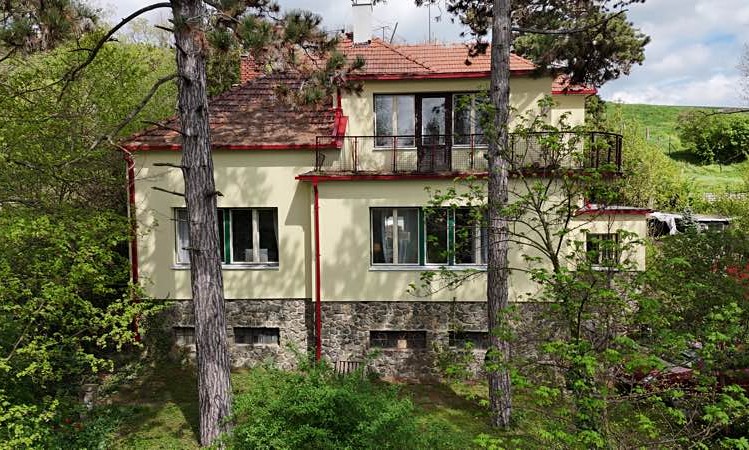 Prodej rodinného domu 220 m², pozemek 2 461 m² - foto 3