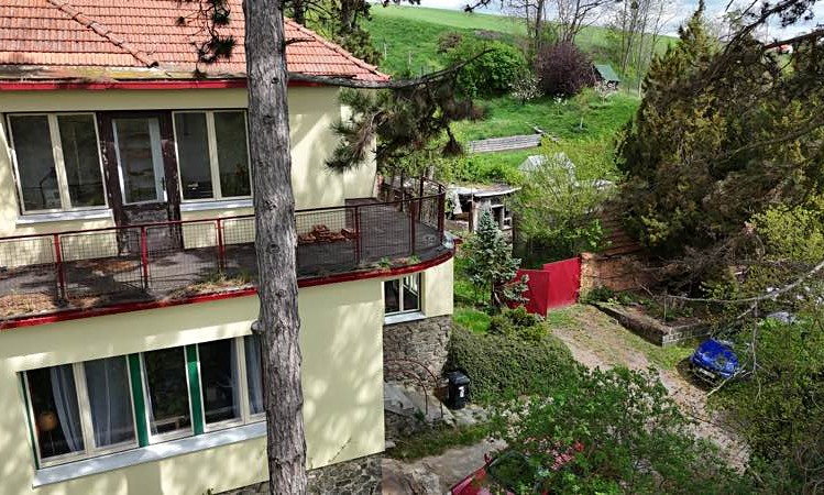 Prodej rodinného domu 220 m², pozemek 2 461 m² - foto 2