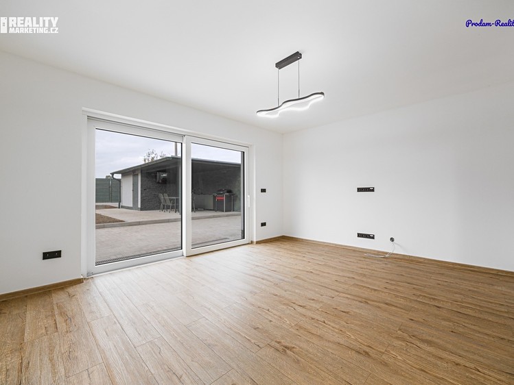 Prodej rodinného domu 251 m², pozemek 541 m² - foto 4