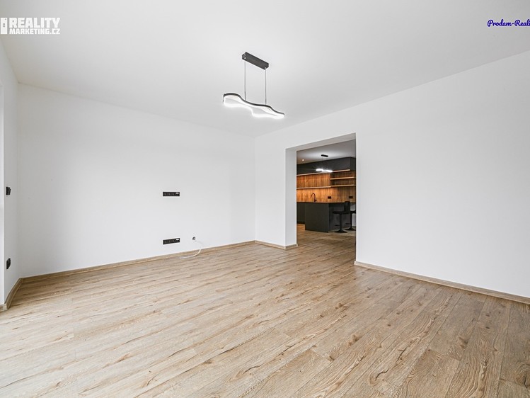 Prodej rodinného domu 251 m², pozemek 541 m² - foto 6