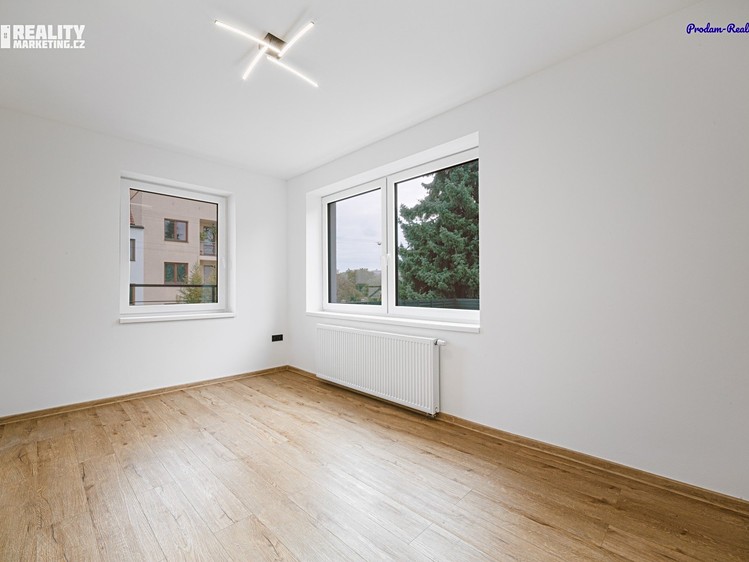 Prodej rodinného domu 251 m², pozemek 541 m² - foto 5