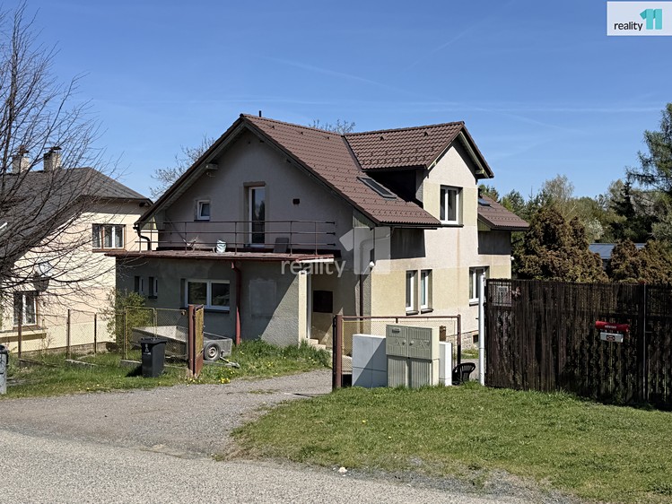 Prodej rodinného domu 295 m², pozemek 831 m² - foto 1