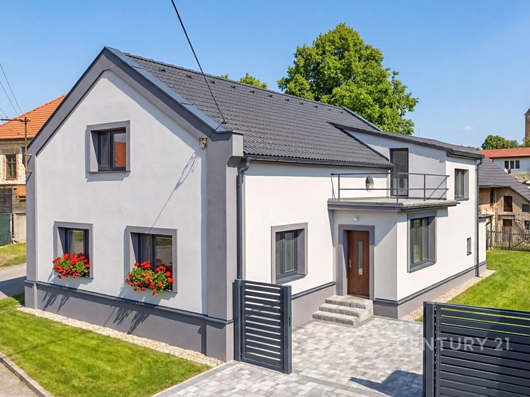 Prodej rodinného domu 155 m², pozemek 906 m² - foto 1