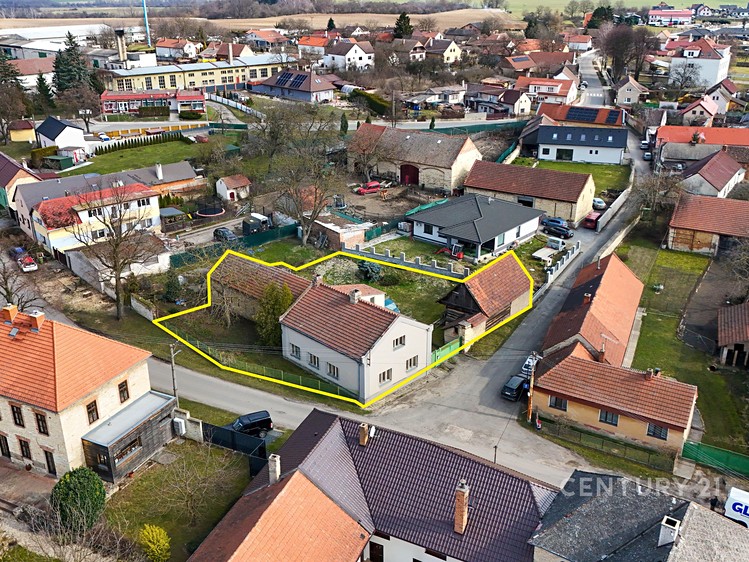 Prodej rodinného domu 155 m², pozemek 906 m² - foto 2