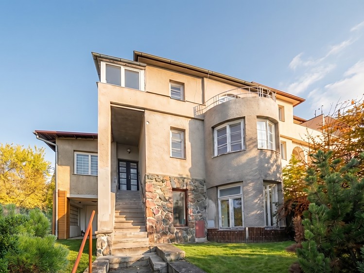 Prodej vily 350 m², pozemek 601 m² - foto 1